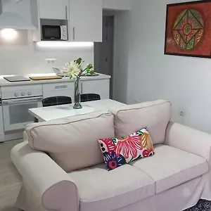 https://apartamento-eva-costa-teguise.in-canary-islands.com